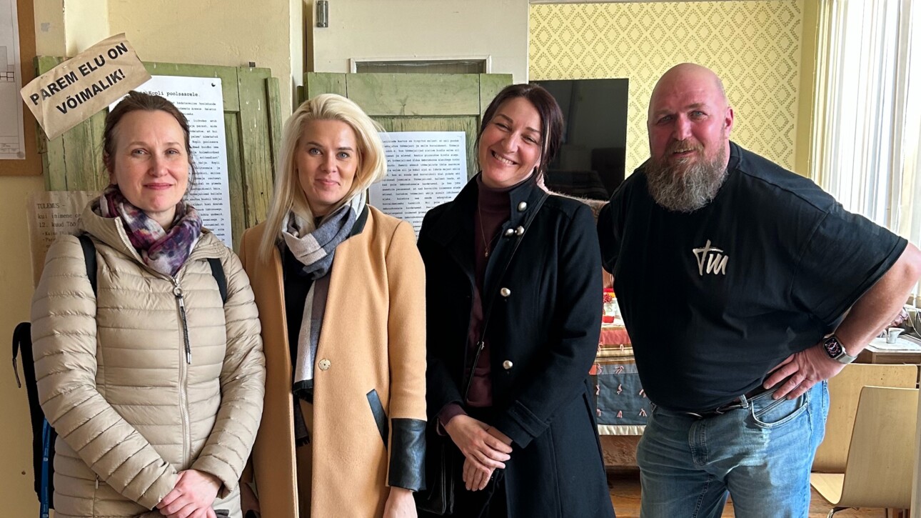 Tallinna Sotsiaal- ja Tervishoiuameti sotsiaalteenuste ja -toetuste osakonna juhatajat Berit Rohtjärv koos kolleegidega