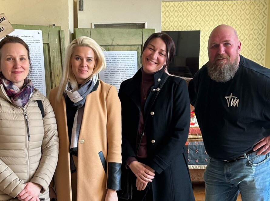 Tallinna Sotsiaal- ja Tervishoiuameti sotsiaalteenuste ja -toetuste osakonna juhatajat Berit Rohtjärv koos kolleegidega